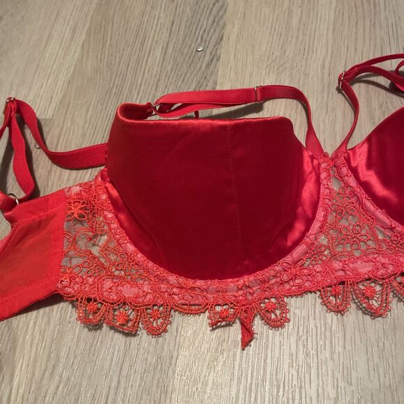 Red Quarter Cup Ilann Lace Bra, 30i - Picture 8 of 8